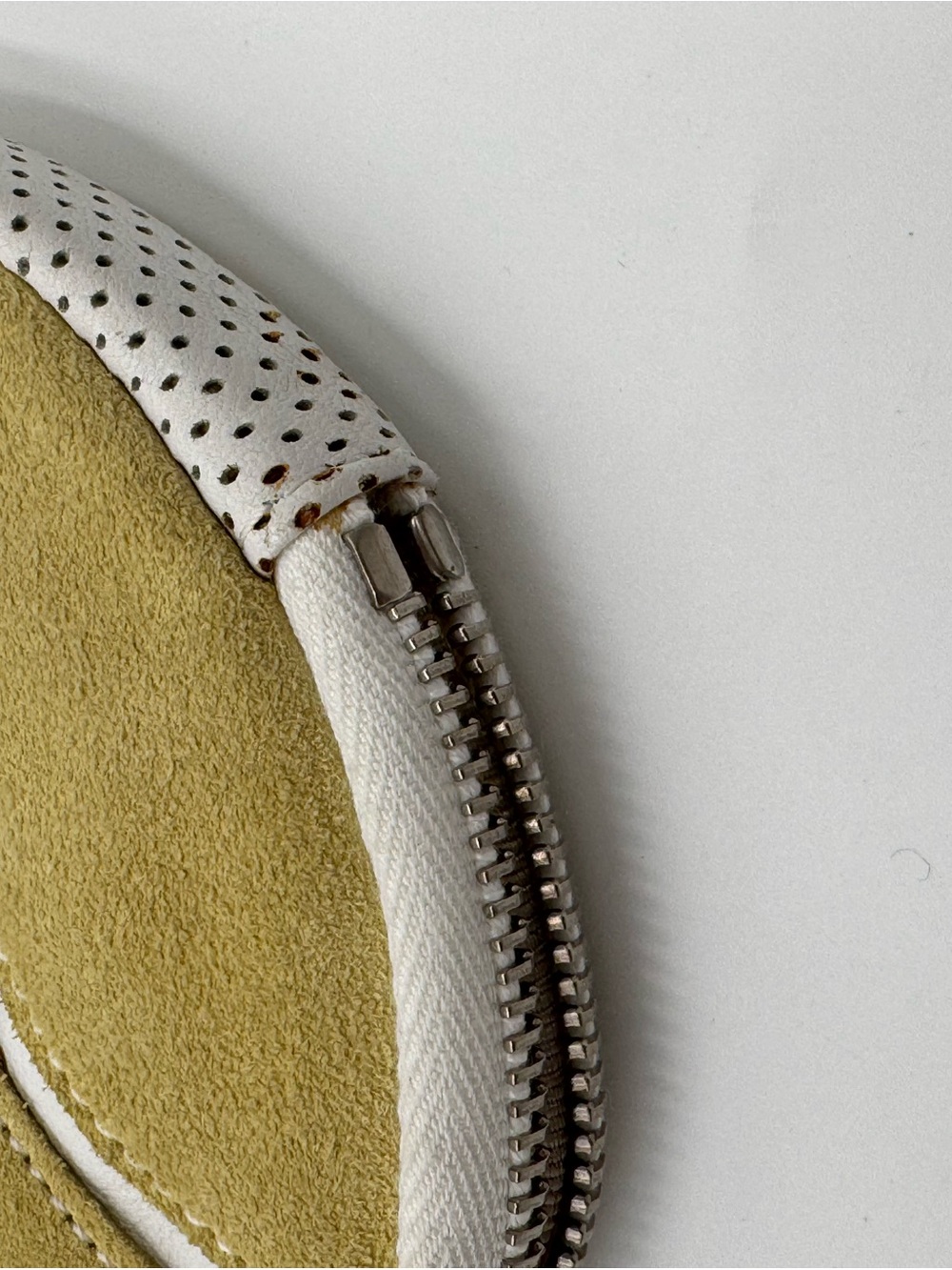 CHANEL RARE LIMITED CLUTCH - Picture 8 of 10